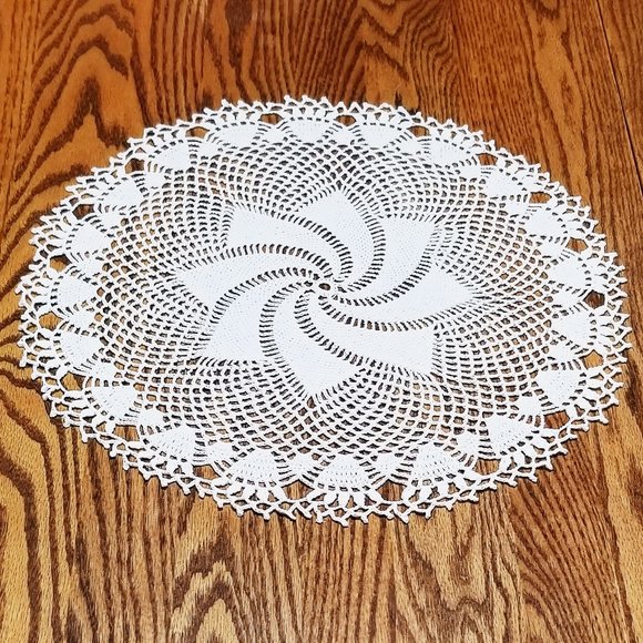 Hand Crafted Other - New Hand Crafted Comets Tail 16 1/2" White Doily